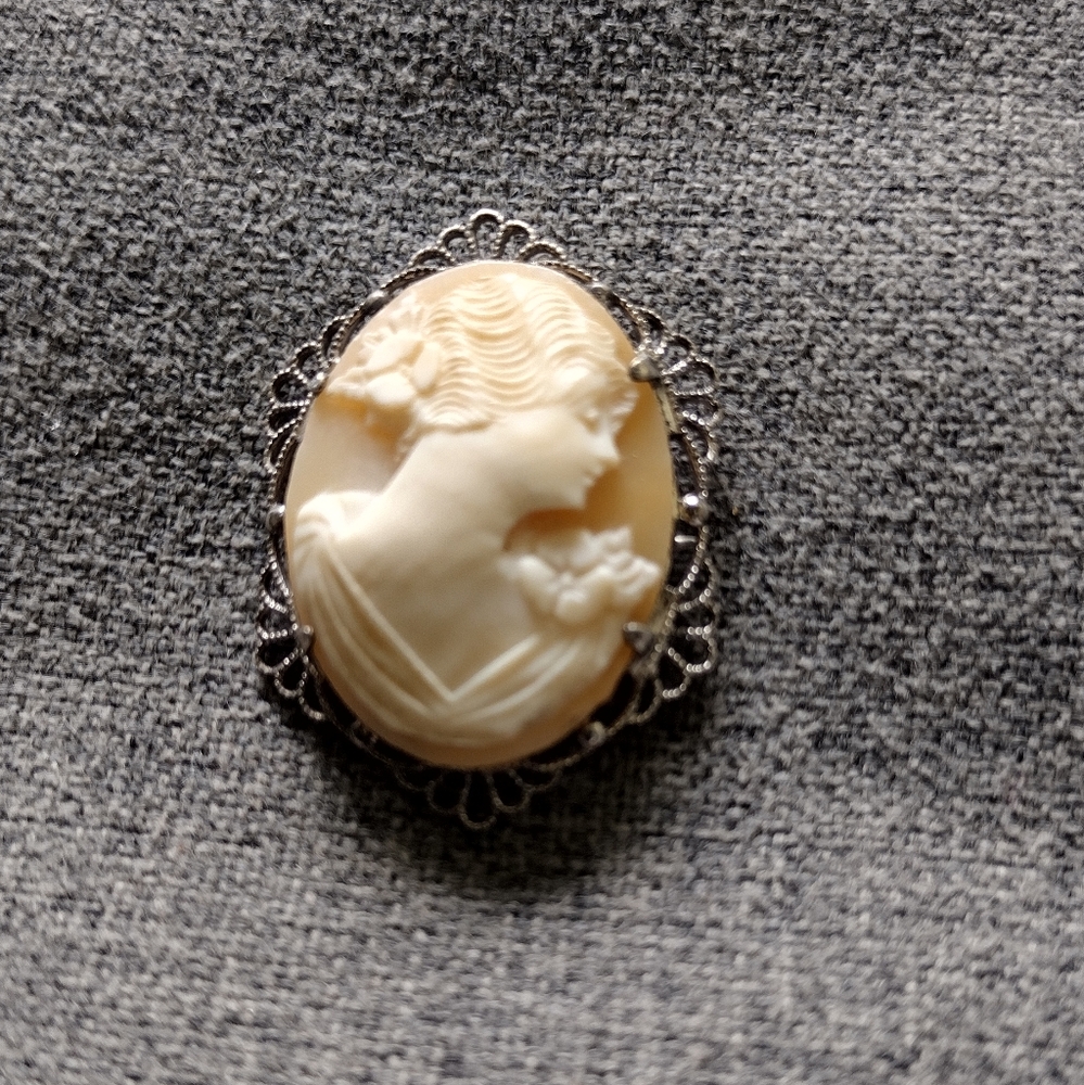 Vintage Sterling Silver Cameo Brooch